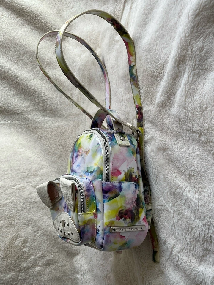 Mini Mochila Betsey Johnson Acuarela Kitsch Perro Bulldog Boxer Usada en Excelente Condición Foto 3 de 4