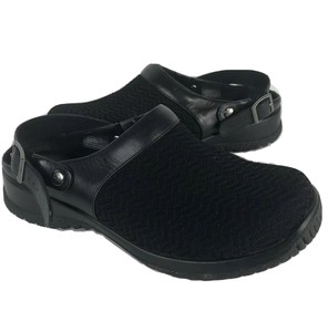 black holeless crocs