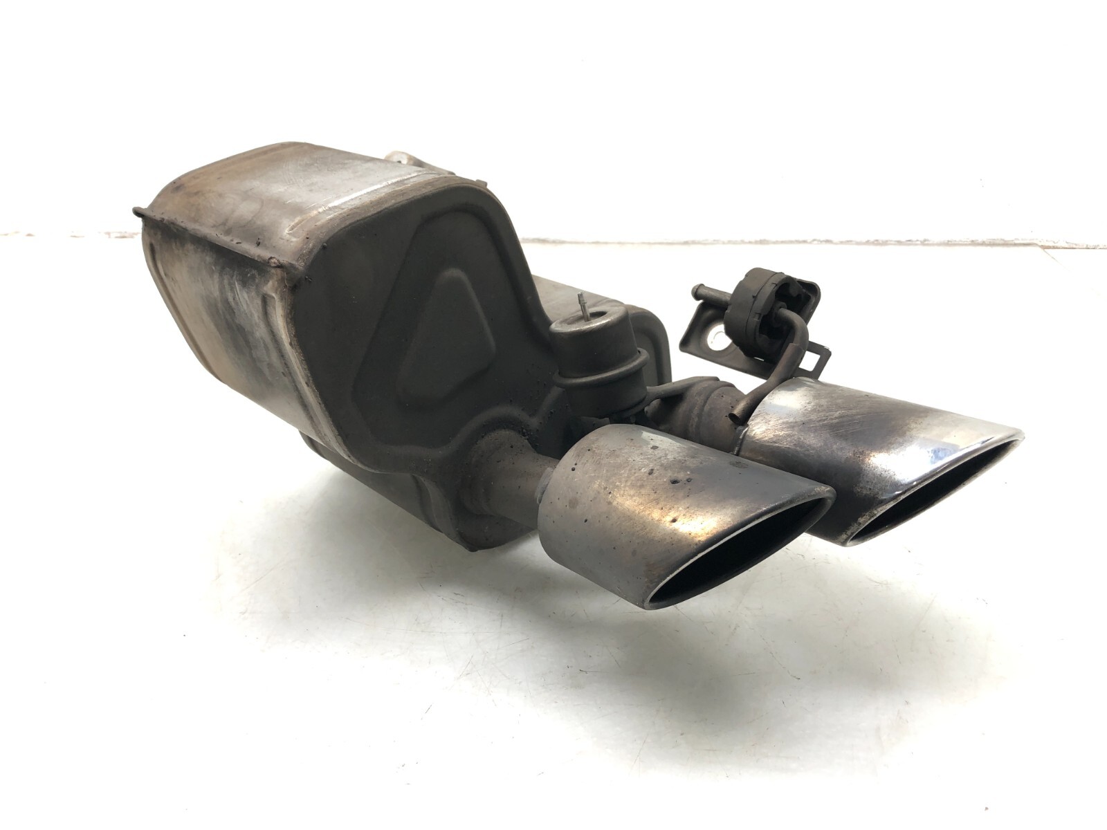 2014-2019 MASERATI GHIBLI S LEFT REAR EXHAUST MUFFLER BAFFLE TIPS SILENCER OEM.