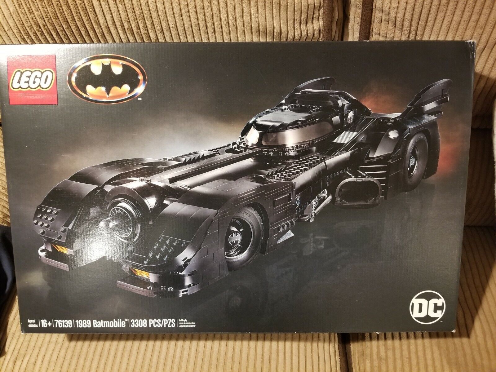 New Sealed LEGO DC 1989 Batmobile Set (76139)