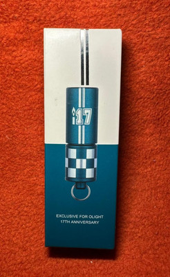 Olight i17 - Checkered Flag - 17th Anniversary   Limited Edition   *NEU & OVP*