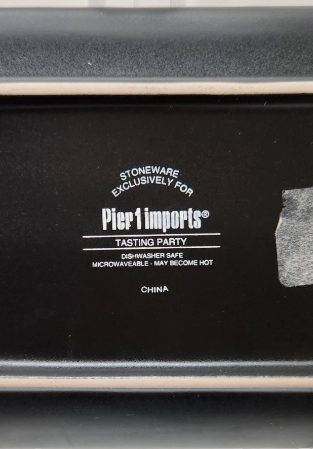 Platos/platos para servir fiesta de degustación rojo y negro de gres Pier 1 Imports Foto 4 de 4