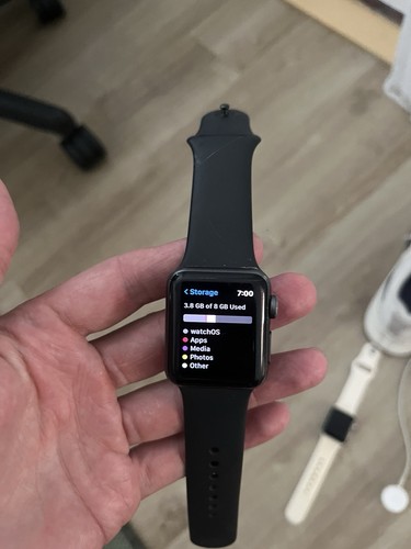 Apple Watch Series 3 (GPS) 38mm Space Gray Aluminum Case - Photo 4 sur 5