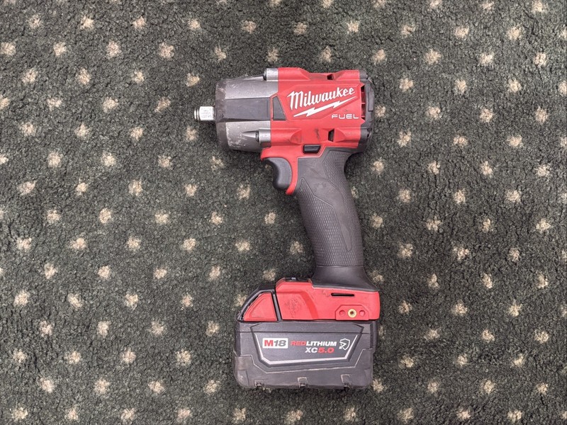 Milwaukee M18 Fuel 1/2" Mid-Torque Impact Wrench w/ 5.0 Battery 2962-20