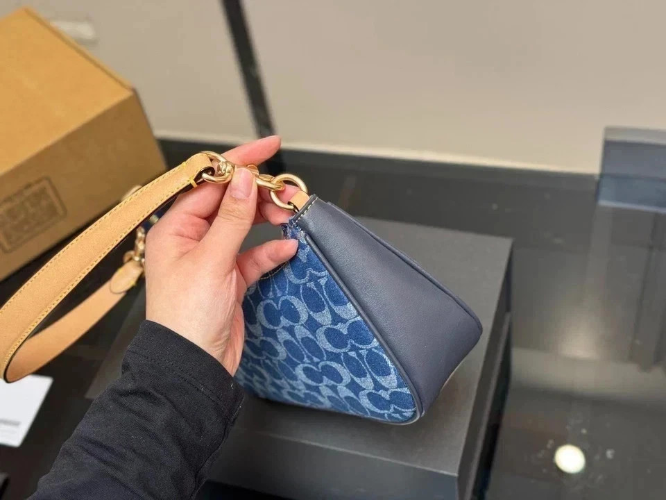 New Coach CAF82 Teri Shoulder Bag Signature Denim outlet from