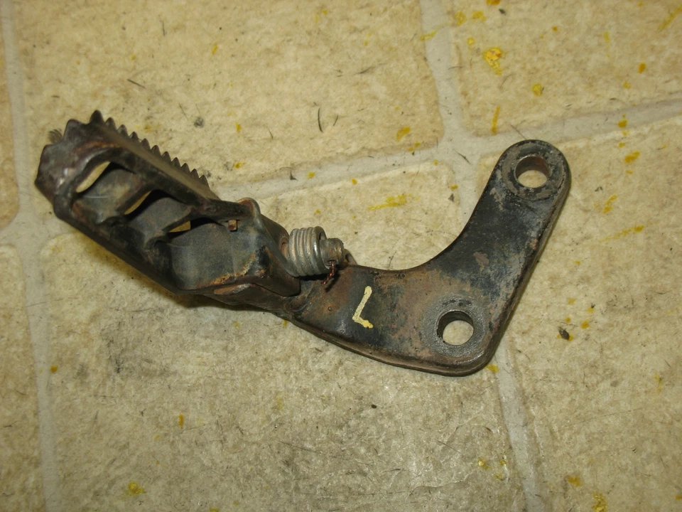 81 SUZUKI DR500 ESTRIBA IZQUIERDA Y SOPORTE Foto 3 de 4