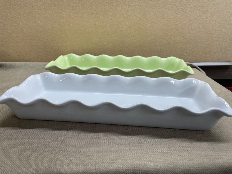 Mikasa Stoneware Pair Long Vintage Ruffles Style Green and White TWC11 & TWC12