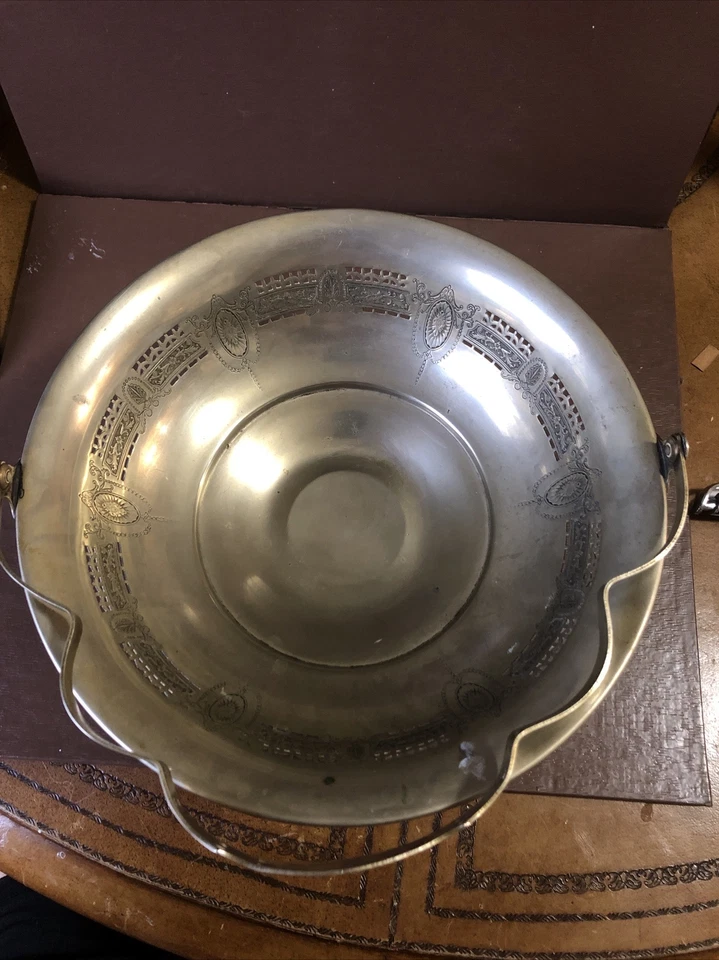 Stunning Vintage Empire Art Silver Nickel Silver Reticulated Fruit Basket - Image 3 of 4