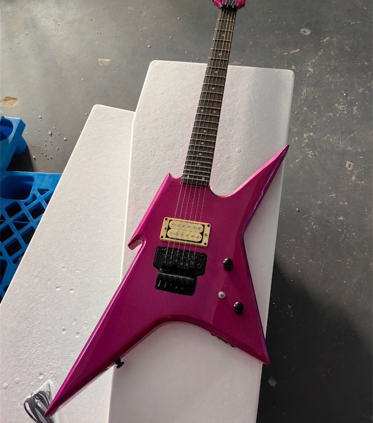 Best-selling Strange Electric Guitar Special Shaped FR Bridge