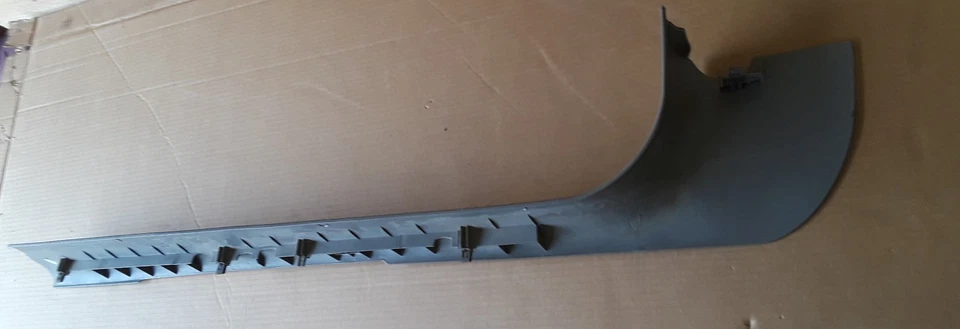 Oldsmobile Alero 2002 retenedor de alfombra lado del pasajero derecho OEM B00X Foto 3 de 3