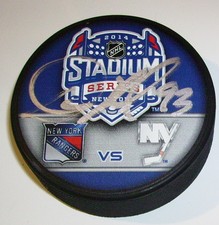 DOUG WEIGHT NEW YORK ISLANDERS SIGNED 2014 STADIUM SERIES PUCK w/ COA