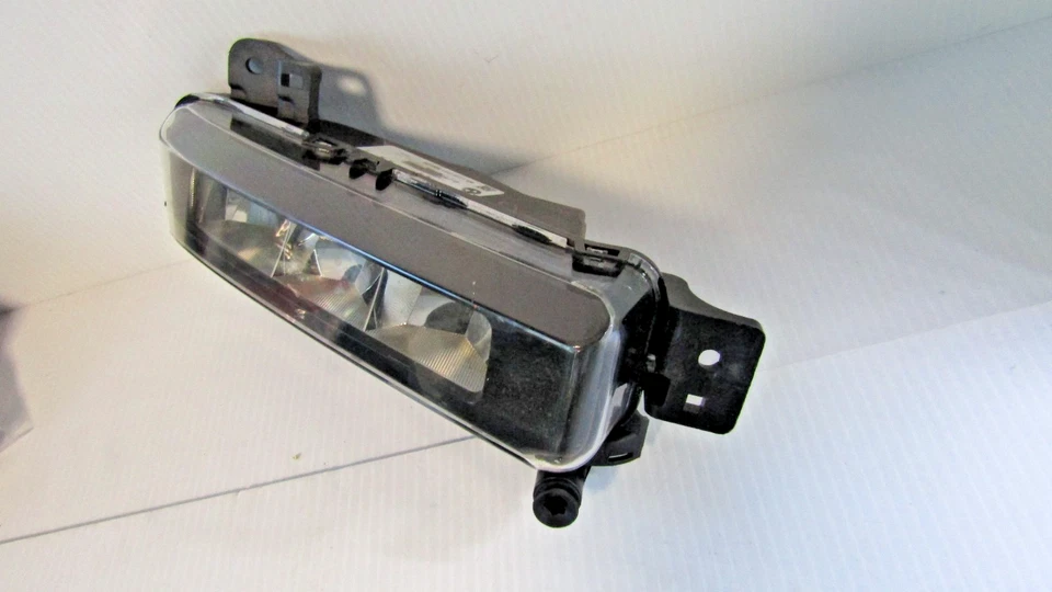 Genuine BMW Fog Lamp Assembly 63-17-8-089-526 NEW OE - Image 2 of 4