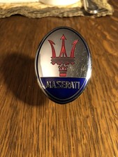 Fregio Smaltato Maserati – Emblema Originale per Calandra (Anni '60/'70)