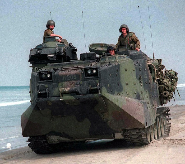 135 AAVC-7C1 Assault Amphibian Vehicle Command AFV Club 35S70 Plastic Model kit - Thumbnail 3