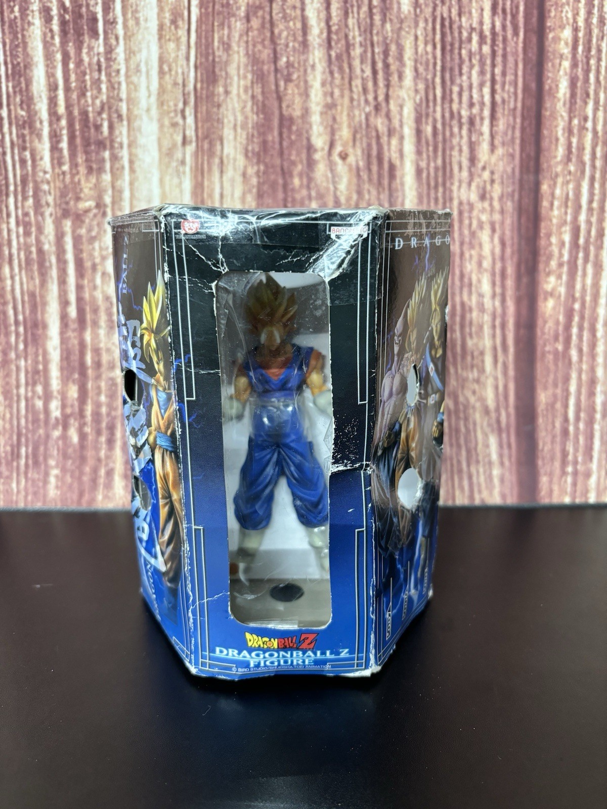 Figura Dragonball Z Banpresto Super Saiyan Vegeto, NUEVA en caja dañada