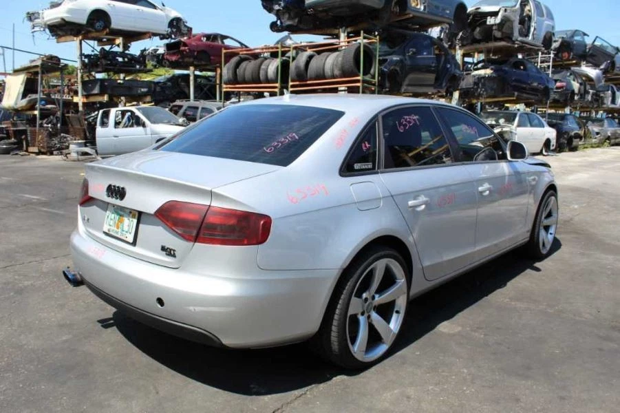 Bote de carbón de vapor de combustible Audi A4 2009 2,0 L CAEB AWD Foto 4 de 4