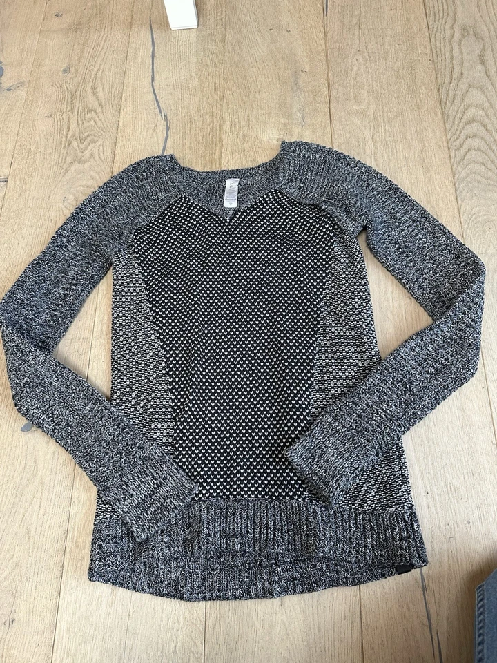 IVIVVA by LULULEMON BUSY TO BE COZY KNITTED PULLOVER GRAY SIZE 14 100% Cotton - Image 2 of 4