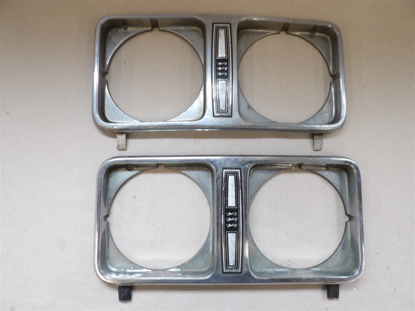 1977-1979 Ford Ltd Lh Rh Driver Passenger Side Pair Headlight Bezels Oem