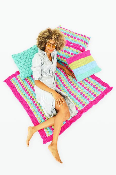10128 Stylecraft Super Chunky Blanket & Cushions Knitting Pattern Genuine