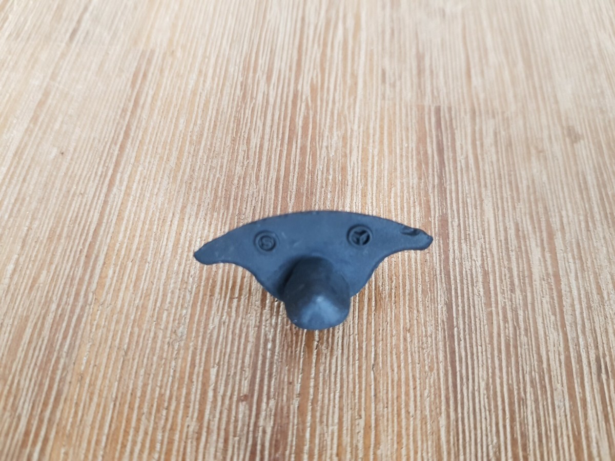 Mercedes-Benz W123 W124 R129 W201 W461 Fuel Cap Cover Rubber 