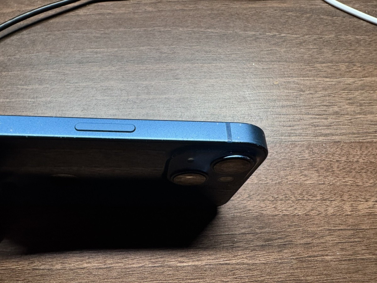 Apple iPhone 13 - 128GB - Midnight Blue (Unlocked) - Great Apple iPhone 13 - 128GB - Midnight Blue (Unlocked) - Great
