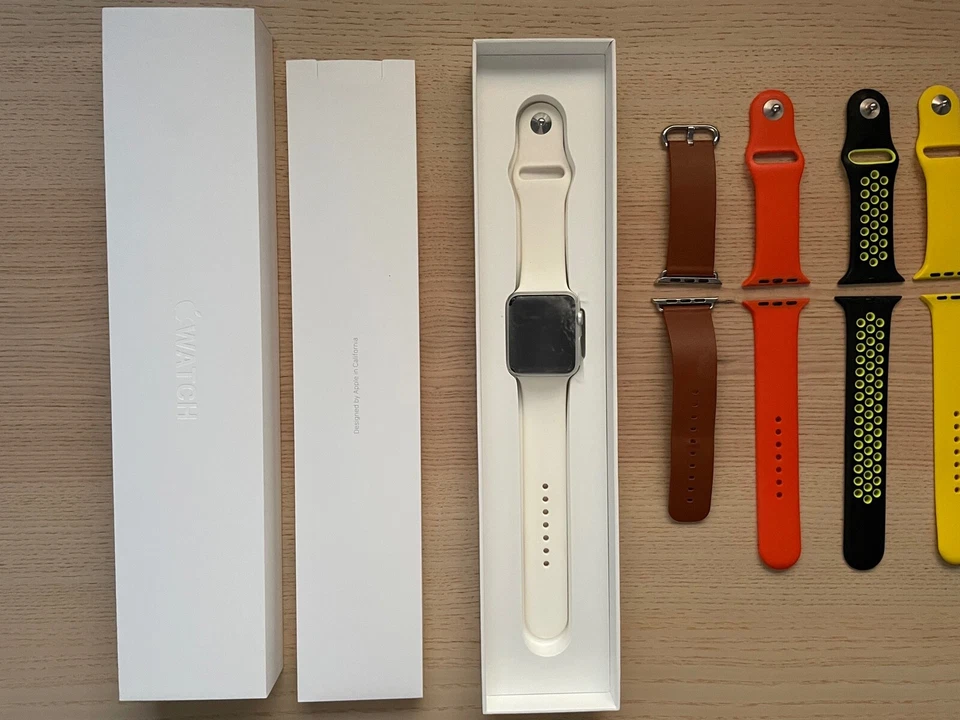 Apple Watch Serie 1 de 42mm  + 11 Correas + 2 cargadores | Pantalla rota - Imagen 2 de 4