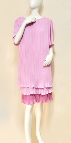 Vestido Vintage Años 70 Positivamente Rosa Chicle con Volantes Capas Cambio de Capas de Darcy L - Imagen 2 de 7
