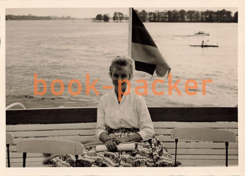 Altes Foto/Vintage photo: Junge blonde Frau auf Ausflugsschiff Berlin 1950er - Bild 1 von 1