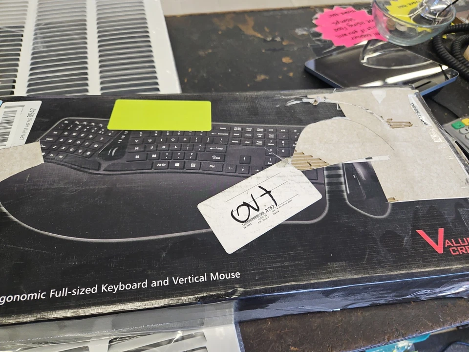 Perixx PERIDUO-605 Wireless 2.4 Ergonomic Fullsize Keyboard Mouse Set Wrist Rest - Image 2 of 4