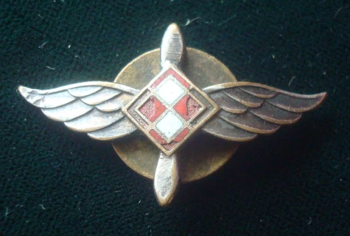 GENUINE WW2 POLISH MILITARY LAPEL ENAMEL BADGE