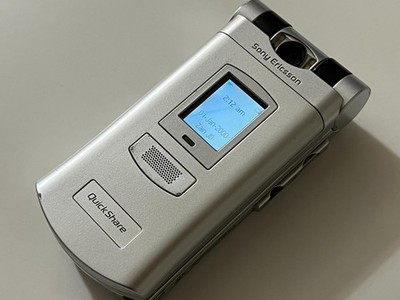 Genuine Early Sony Ericsson Z800 - Silver (Unlocked) Cell phone RETRO
