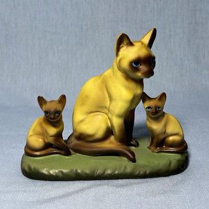 Enesco Porcelain Siamese Cat Figurine Adult Cat with Kittens on Base