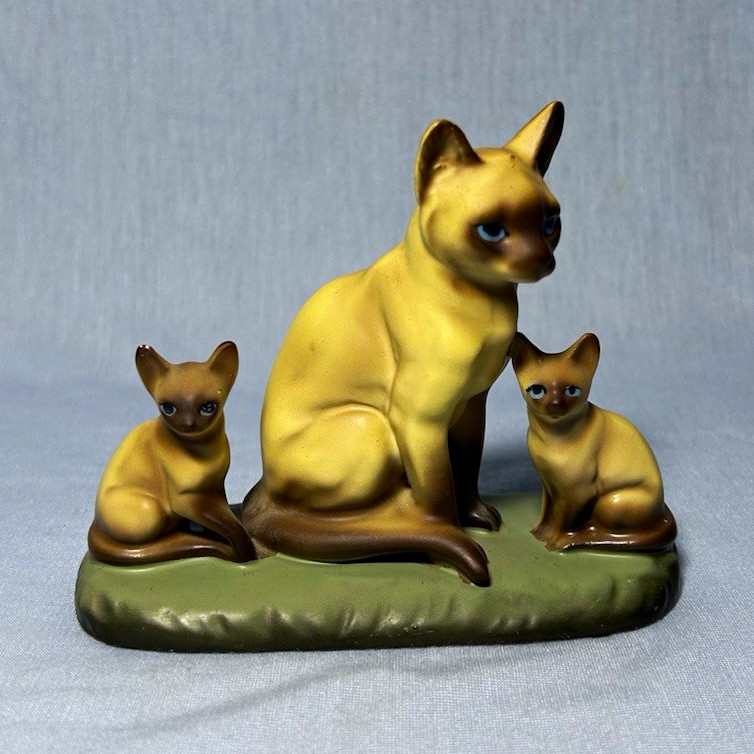 Enesco Porcelain Siamese Cat Figurine Adult Cat with Kittens on Base