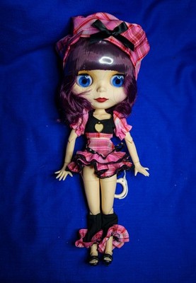 ICY DBS Blythe-Stil Puppe mit Emo adrette Kostüm lila Haare Versand aus UK