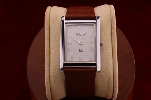 ⌚✨ Vintage Seiko Slim Quartz Gentlemen's White Dial , Light Brown Dress Watch