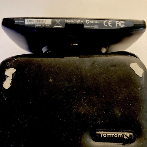 TomTom n14644 (310 canada/US) GPS w/USB Charging Cord and storage case bundle - Picture 4 of 5