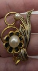 VINTAGE VICTORIAN STYLE BROOCH PIN FLORAL BOUQUET GOLD TONE FAUX PEARL ENAMEL  — photo 3