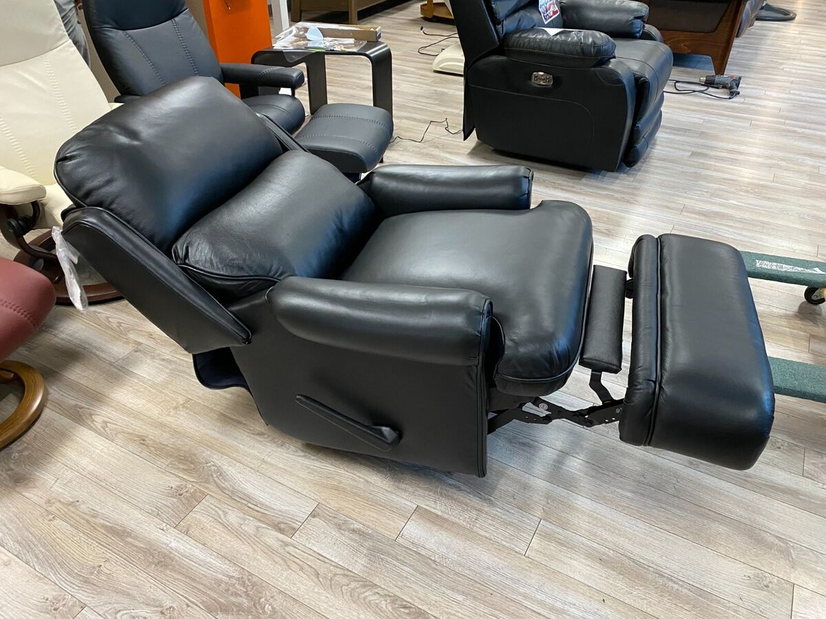 New Barcalounger Nelson Recliner Chair 5-4584 - Apollo Onyx New Barcalounger Nelson Recliner Chair 5-4584 - Apollo Onyx