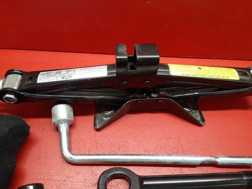 2011-2016 Kia Sportage Spare Emergency Jack W/ Tool Set 091102S100 - Picture 6 of 6