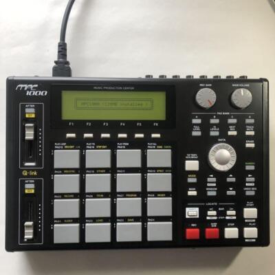 パソコン AKAI MPC1000 Akai Professional MPC1000 BK Sequencer and Sampler Music