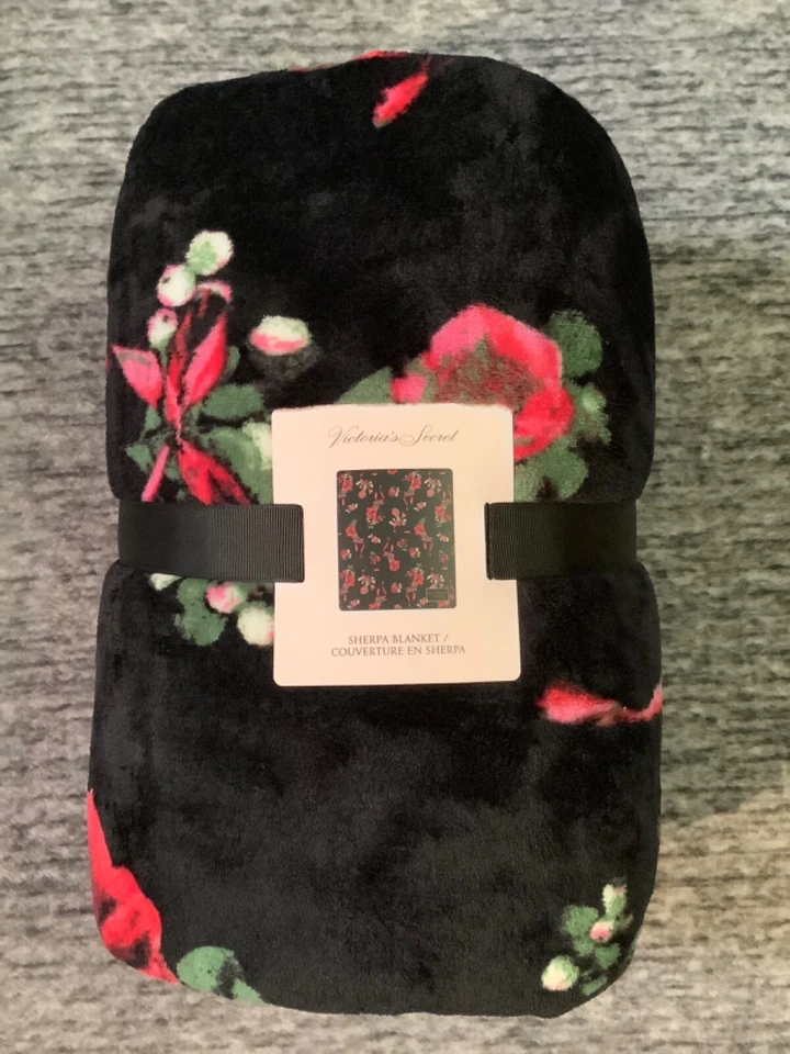 Victoria's Secret Floral Sherpa Manta Acogedora Felpa Negro Rojo Rosas 50" x 60" $68 Foto 3 de 4