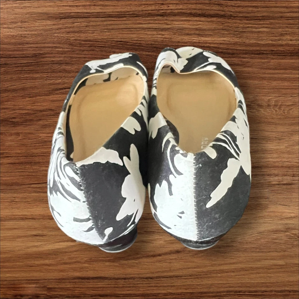 CL by LAUNDRY Divertido Elegante Estampado de Flores Blanco y Negro Punta abierta Cuña Talla 6.5 Foto 4 de 4