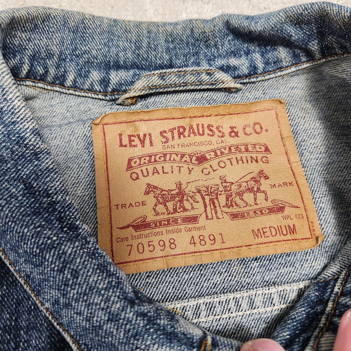 Vintage Levis Denim Jacket Men Medium 70598 Trucker Boxy USA