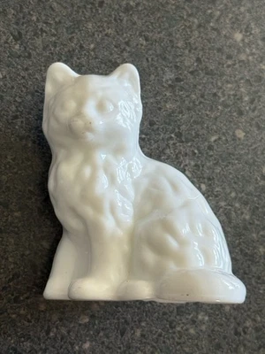 Mosser Glass Fluffy Kitty Kitten Sitting Cat Figurine - Color: WHITE MILK GLASS