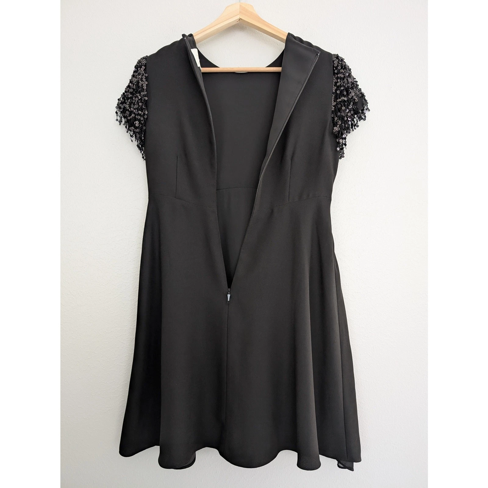 Abito Kate Spade nero con frange e paillettes swing taglia 6 lunghezza ginocchio