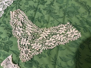 Antique Bobbin Lace Collars & Hanki Edges Several Pieces