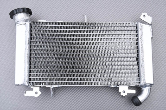 Radiateur eau Honda CB 500 X idéal pour le voyage et le trail longue distance