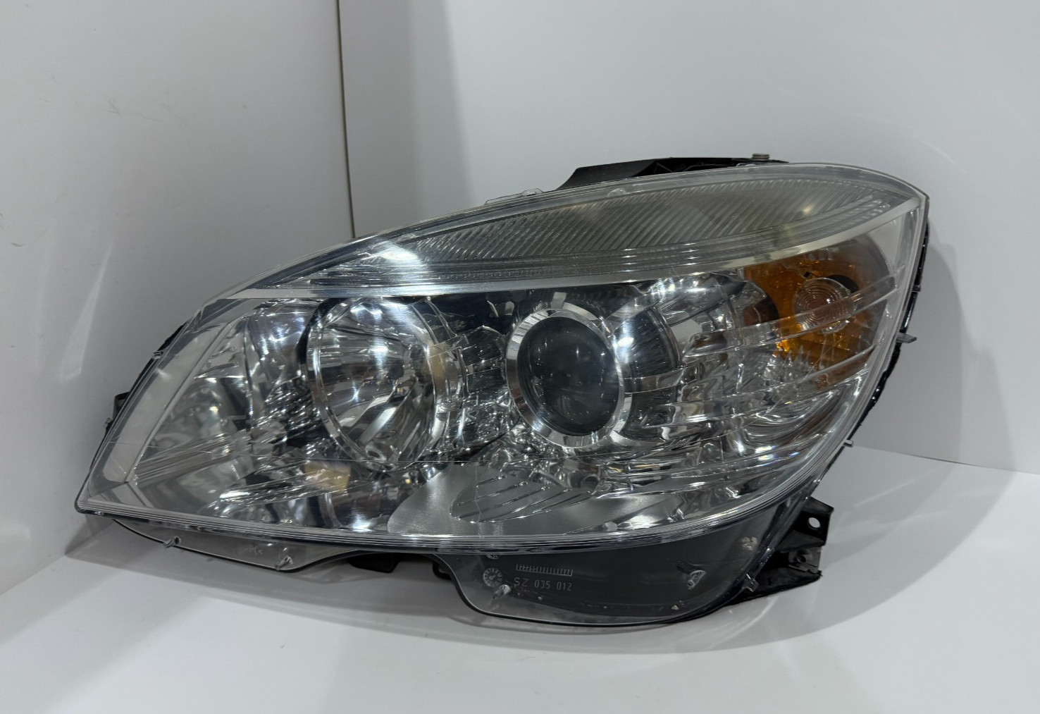 08-11 MERCEDES C-CLASS W204 LEFT DRIVER SIDE HALOGEN HEADLIGHT A2048208761 OEM