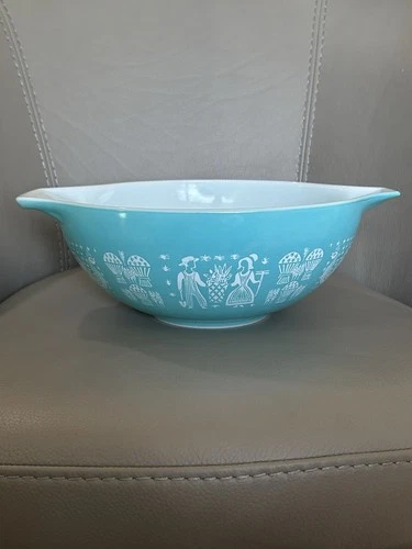 Vtg 444 PYREX TURQUOISE Blue Amish Butterprint Cinderella 4 Qt Mixing Bowl