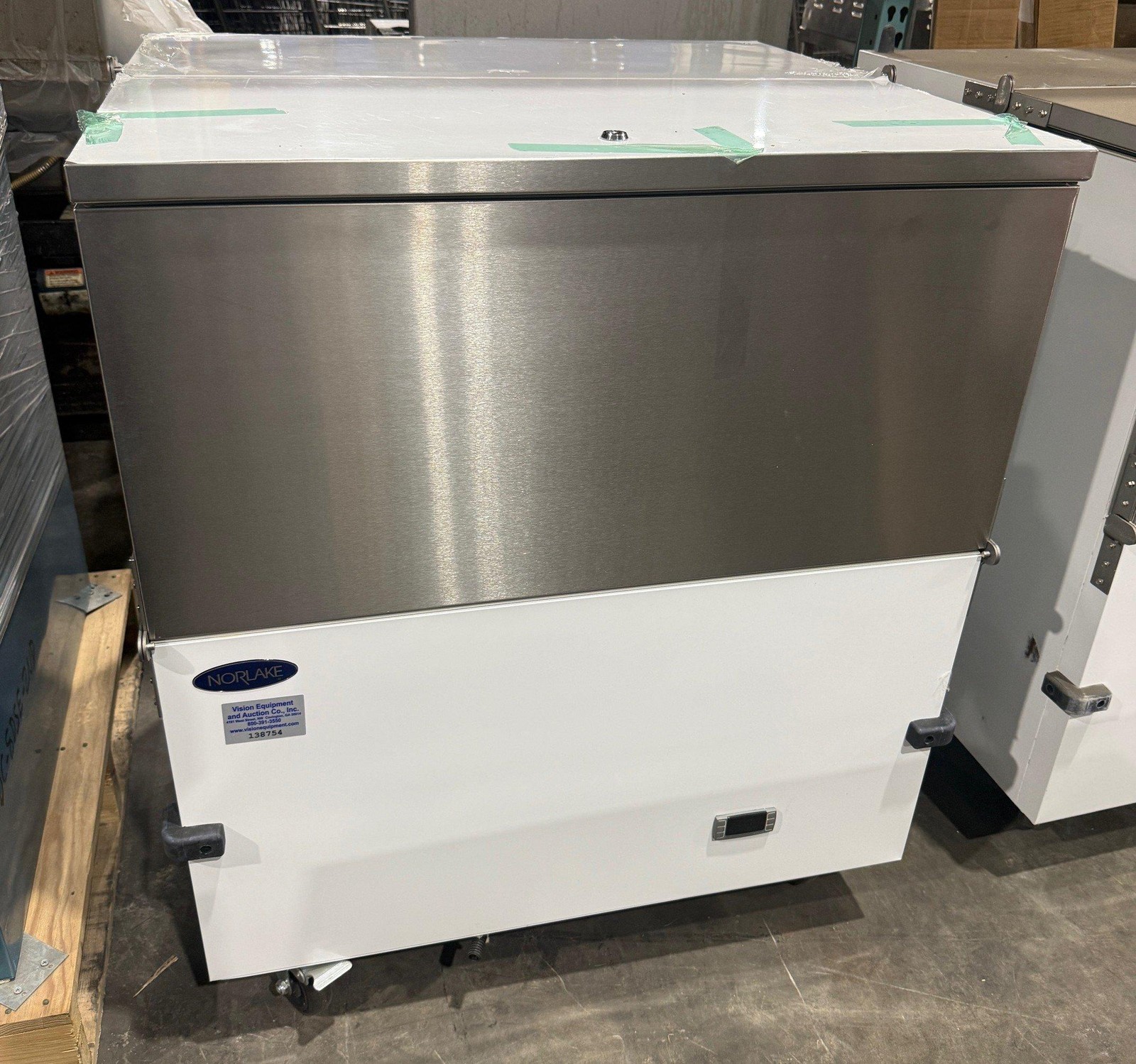 NEW NORLAKE MC08SW 34" WHITE SINGLE ACCESS MILK COOLER REFRIGERATOR